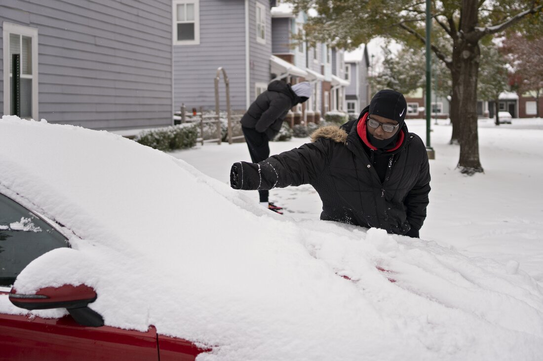 HOUSTON, TEXAS - JANUARY 21: Joseph Harris removes snow from a car with his jacketed hand as winter storm Enzo brings heavy bands of snow and sleet in Houston, Texas on January 21, 2025. Houston and the surrounding areas are predicted to receive three to six inches of snow, according to the National Weather Service. (Photo by Danielle Villasana/Getty Images)